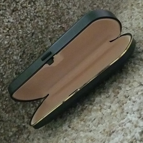 Fashion Sunglasses with Case - Picture 8 of 12